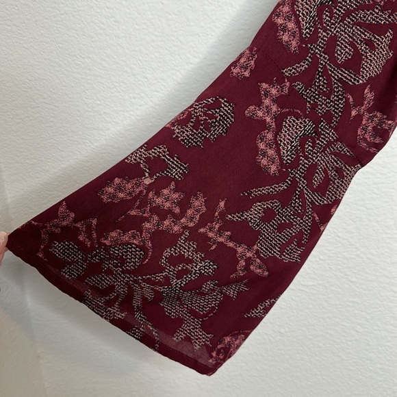 Melrose + Market flare sleeve, open back with tie, maroon blouse, size medium - Picture 4 of 5